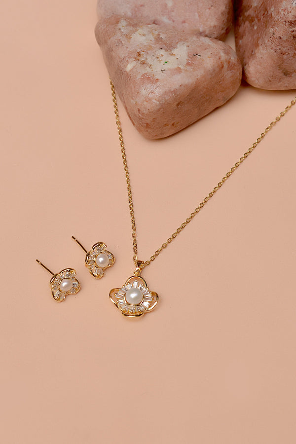 Daily Wear Golden Locket Set