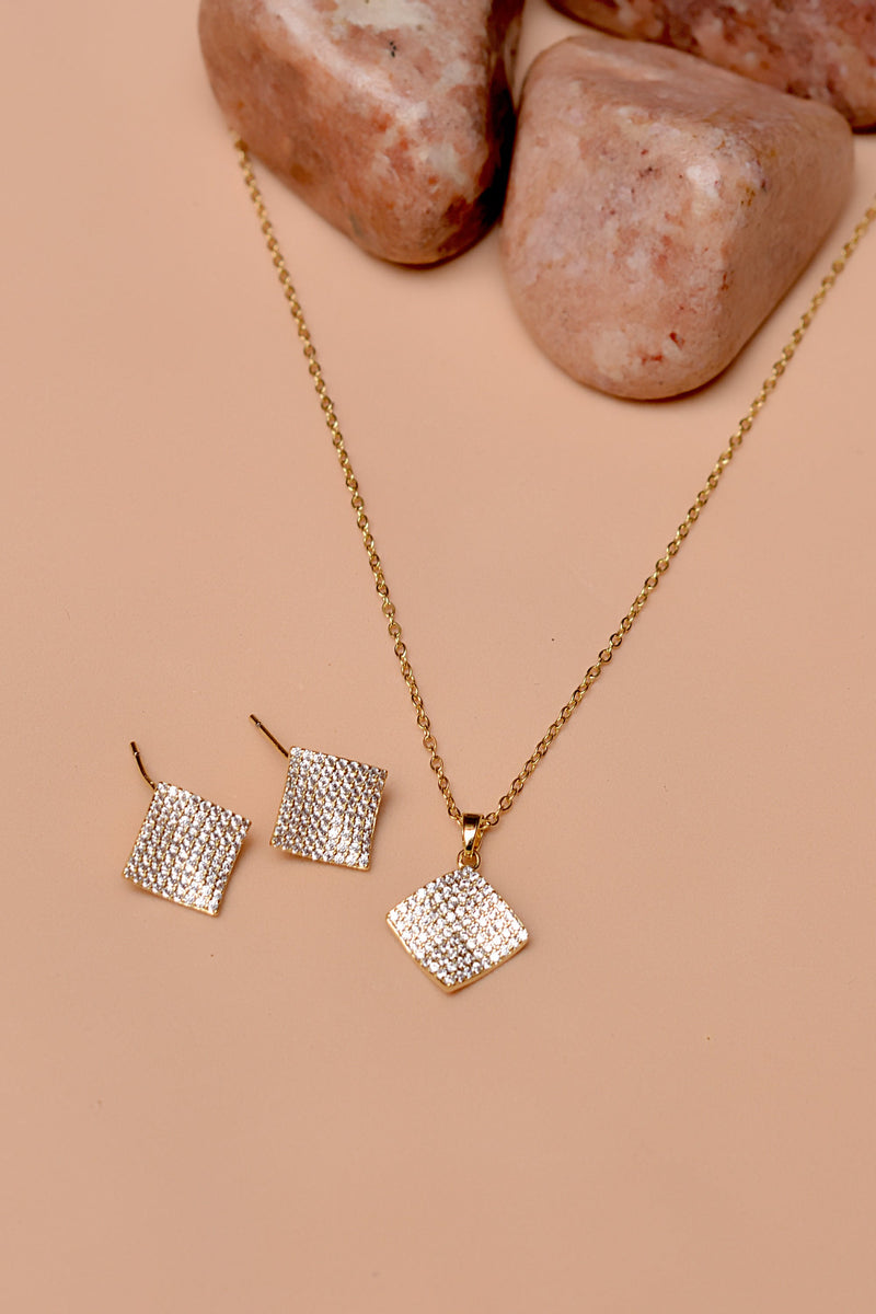 Daily Wear Golden Locket Set