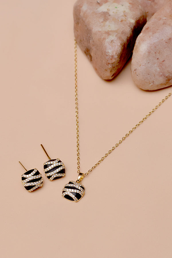 Daily Wear Black Locket Set