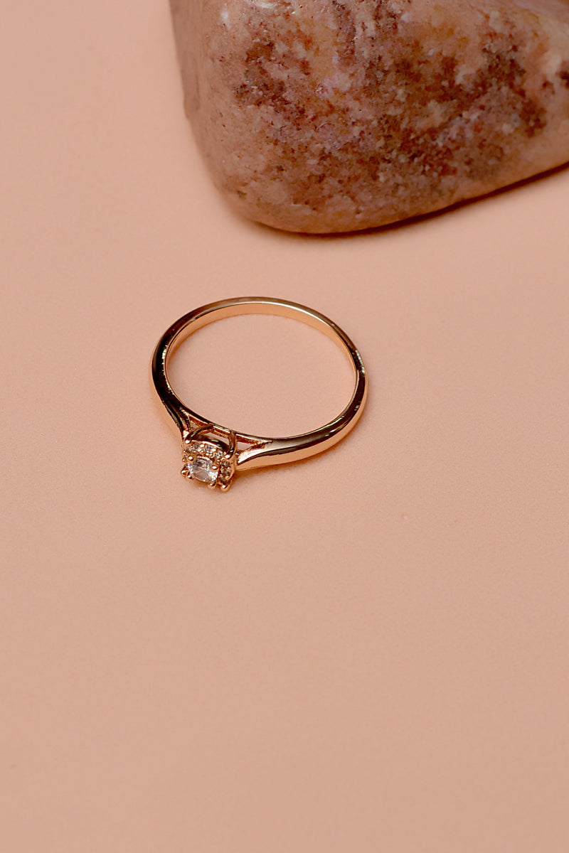 Size 8 Daily Wear Golden Ring