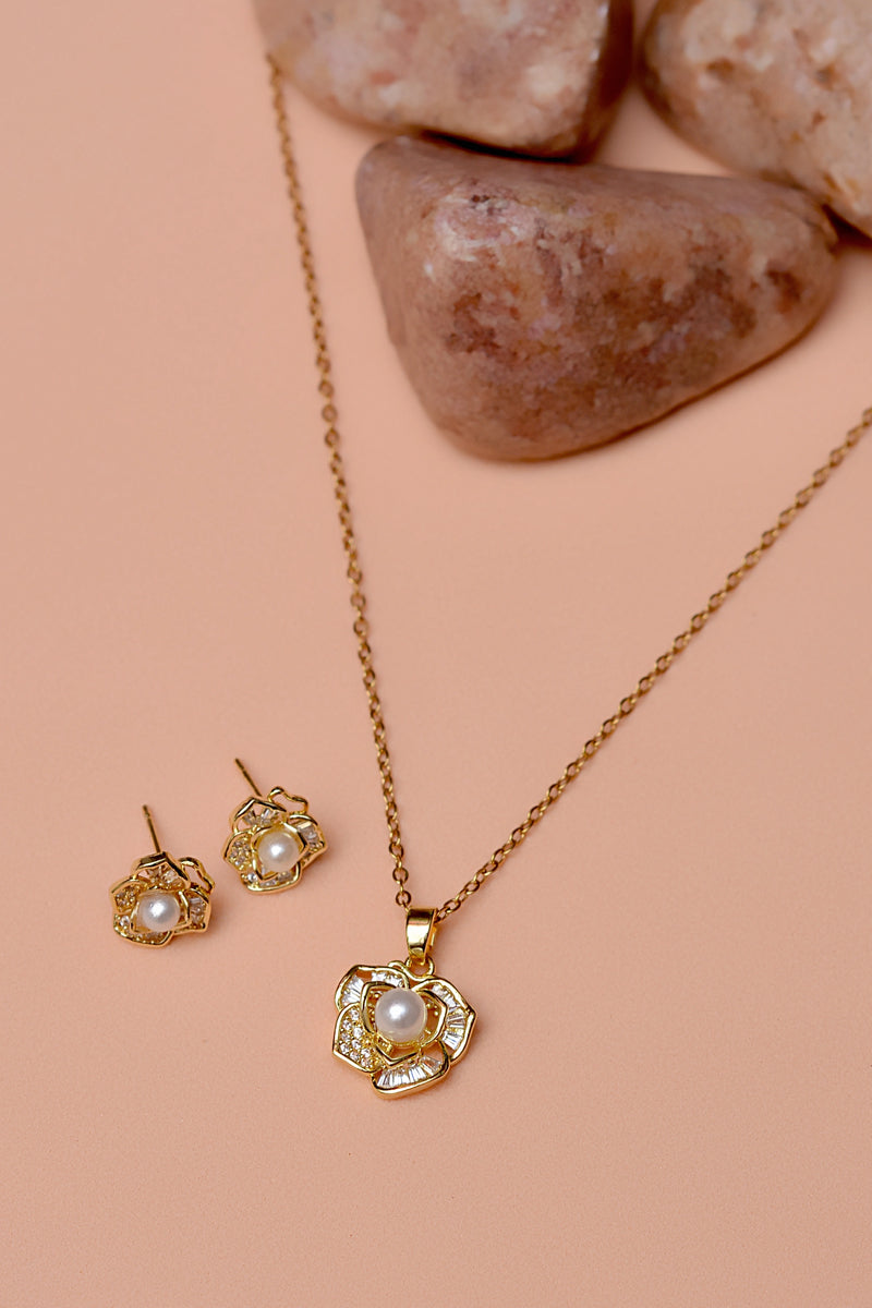 Daily Wear Golden Locket set